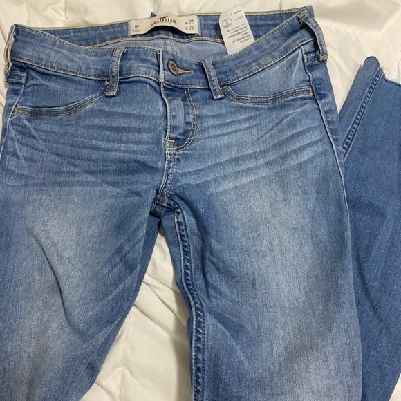 Hollister Size 1r Lightwash Lowrise Jeans. - Picture 1 of 3